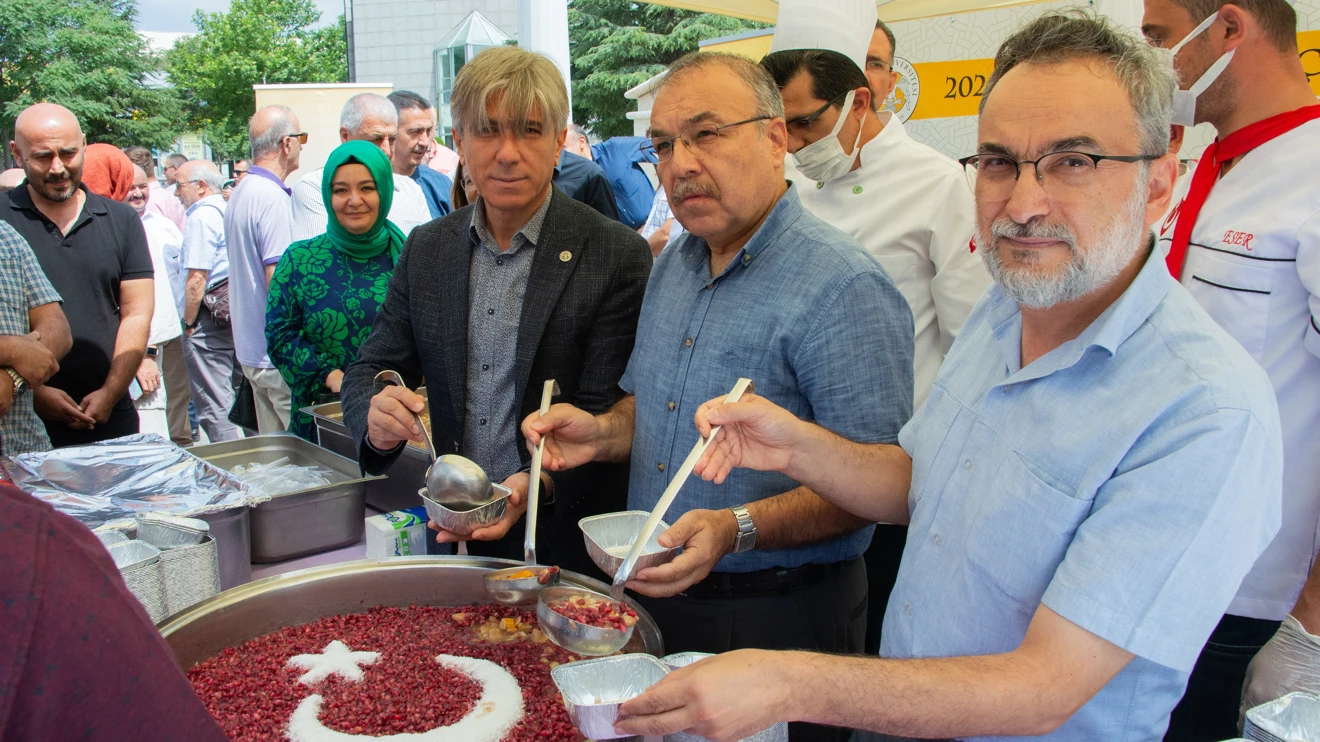 Selçuk Üniversitesinde aşure ikramı yapıldı
